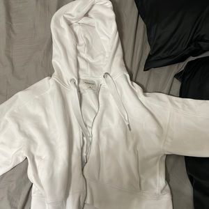 COPY - Abercrombie white cropped zip up size medium.